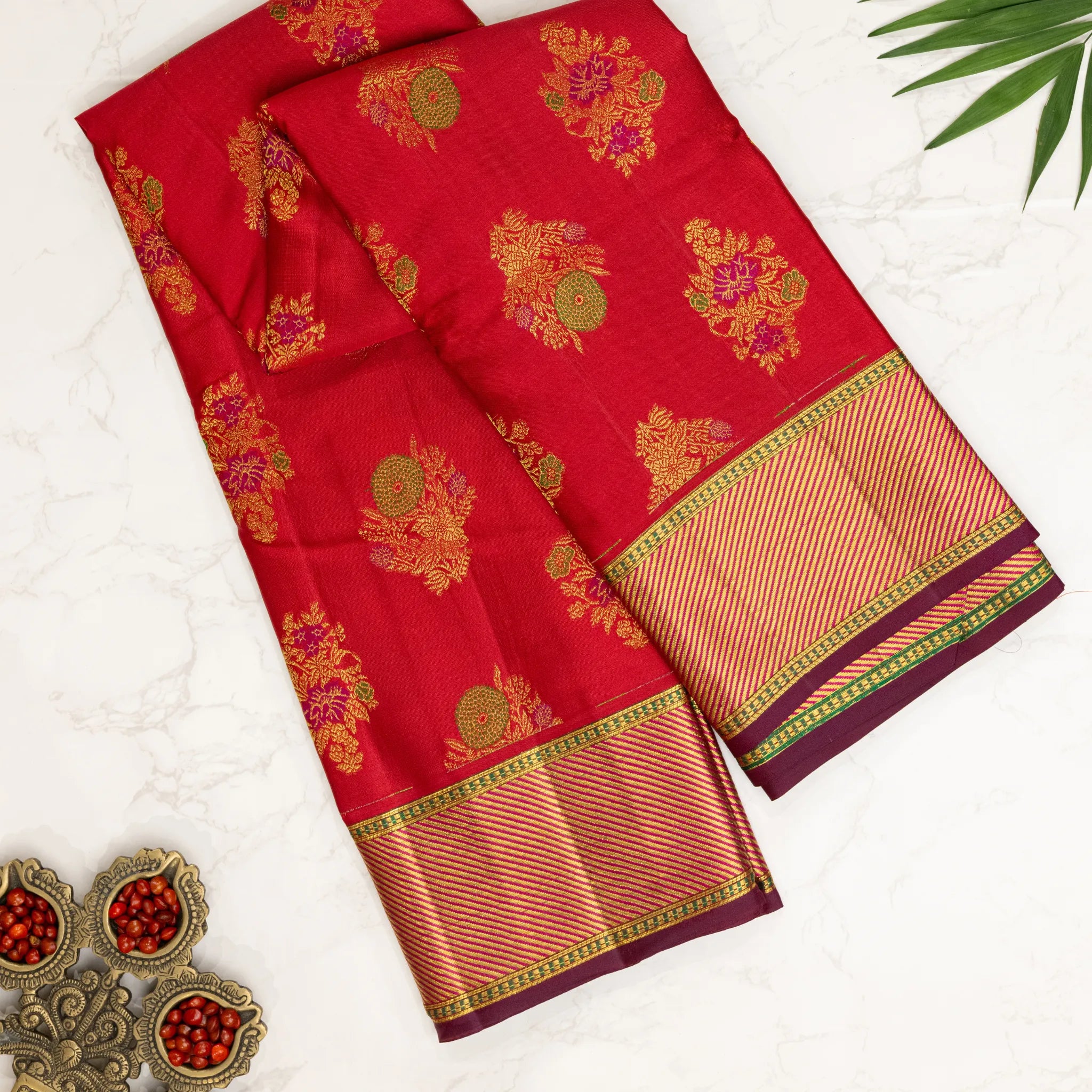 Deep Magenta Cotton Silk Saree – Gold Fan Woven Design with Ornate Floral Pallu
