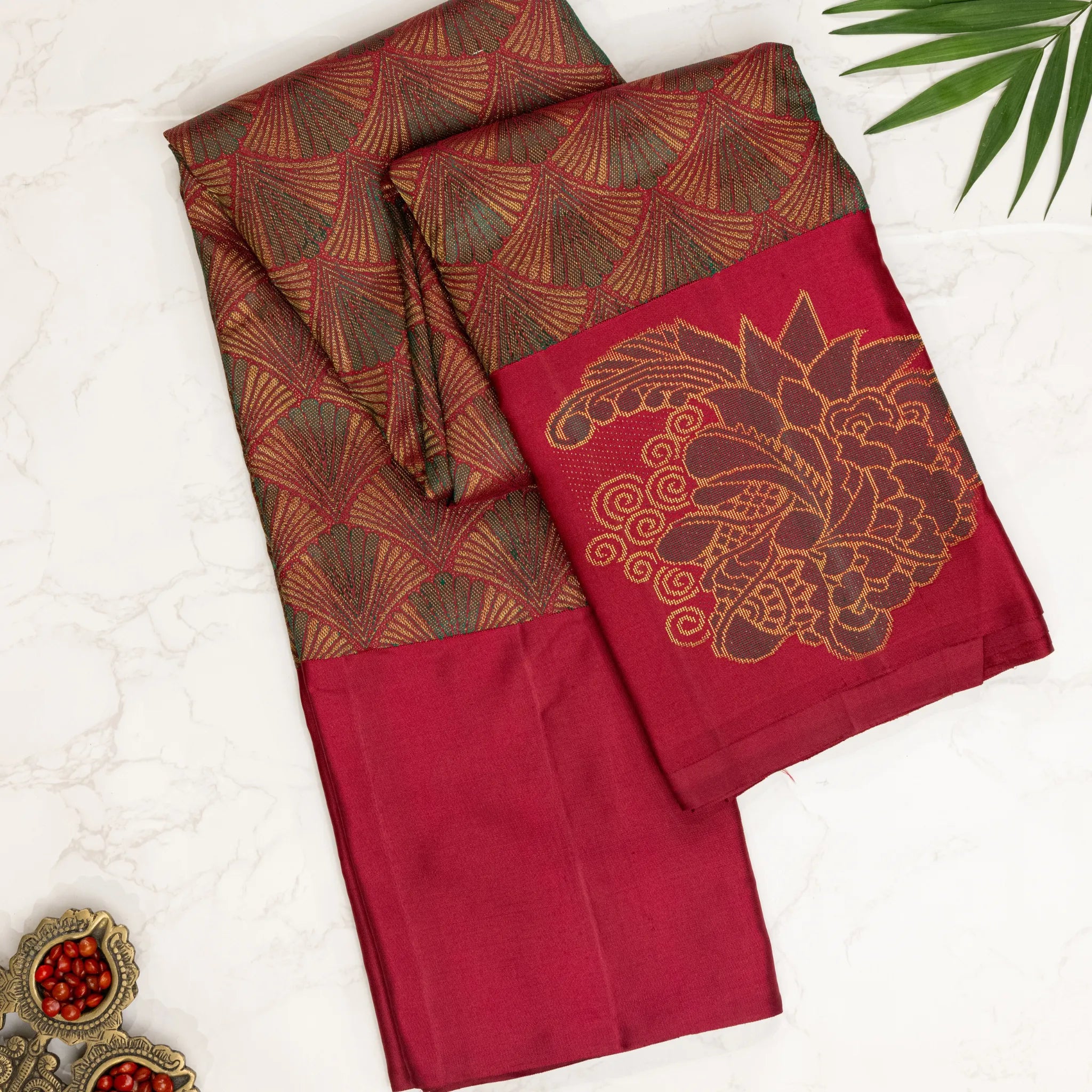 Maroon Soft Silk Saree – Antique Gold Fan Jacquard with Floral Woven Pallu