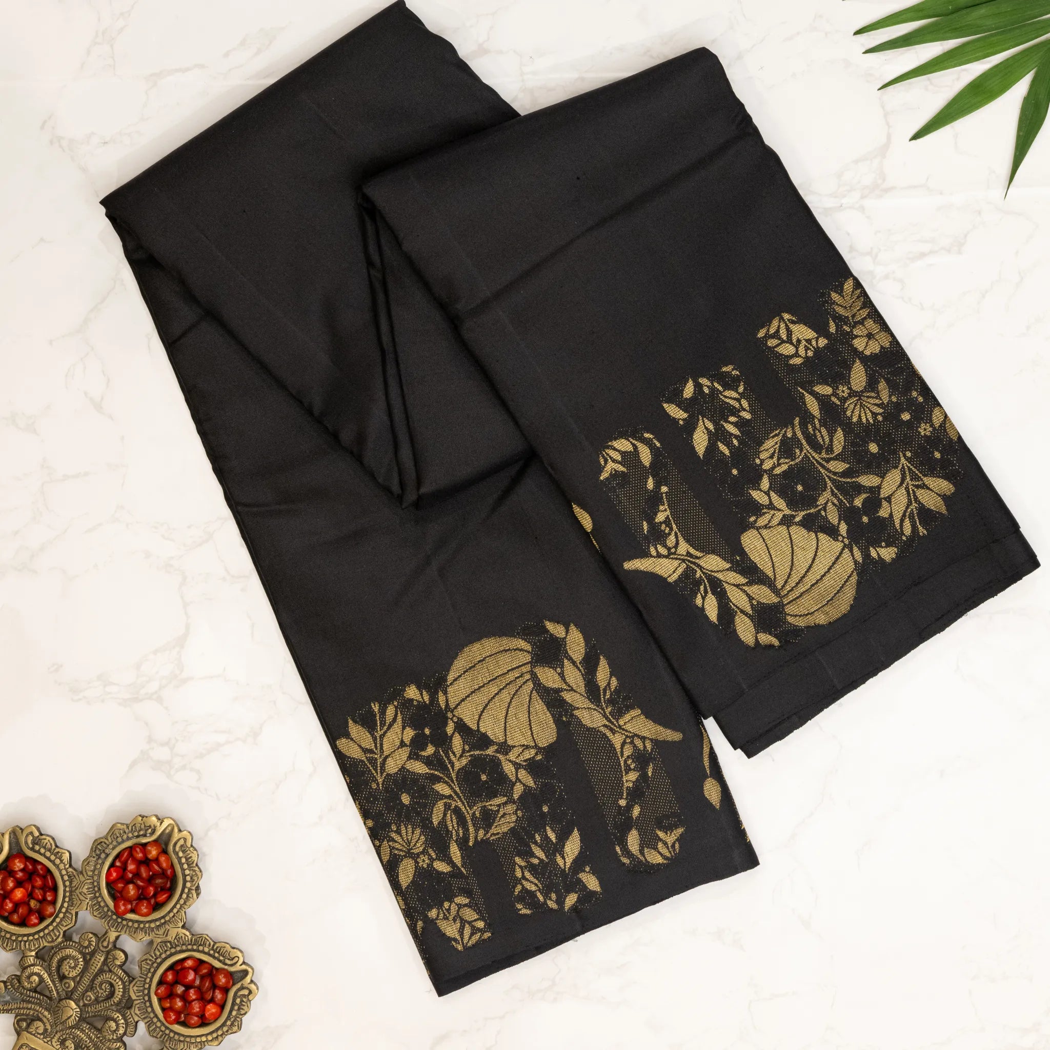 Black Soft Silk Saree – Gold Floral Jacquard Pallu with Elegant Botanical Weave