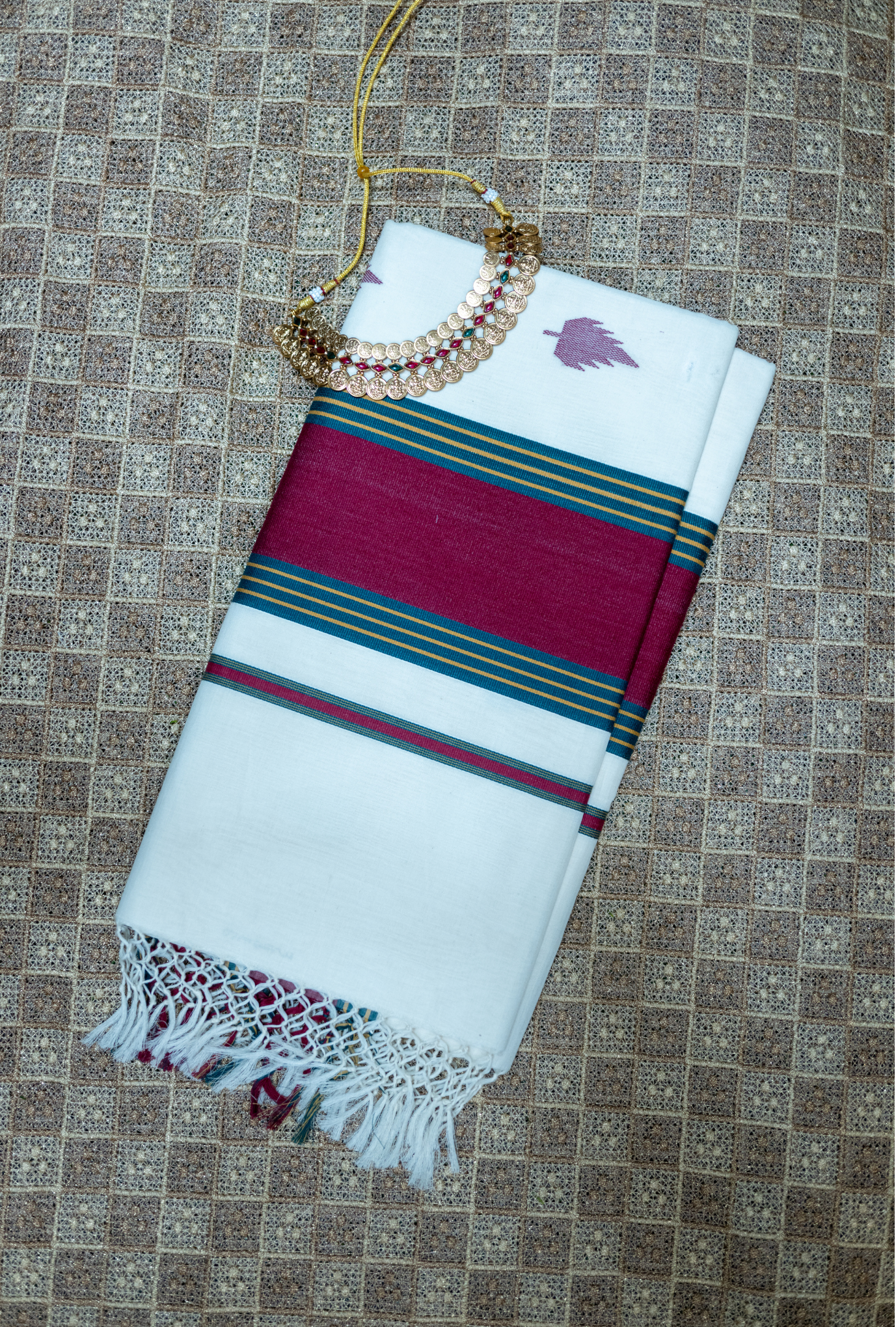 Traditional kerala handloom saree temple/leaf motif