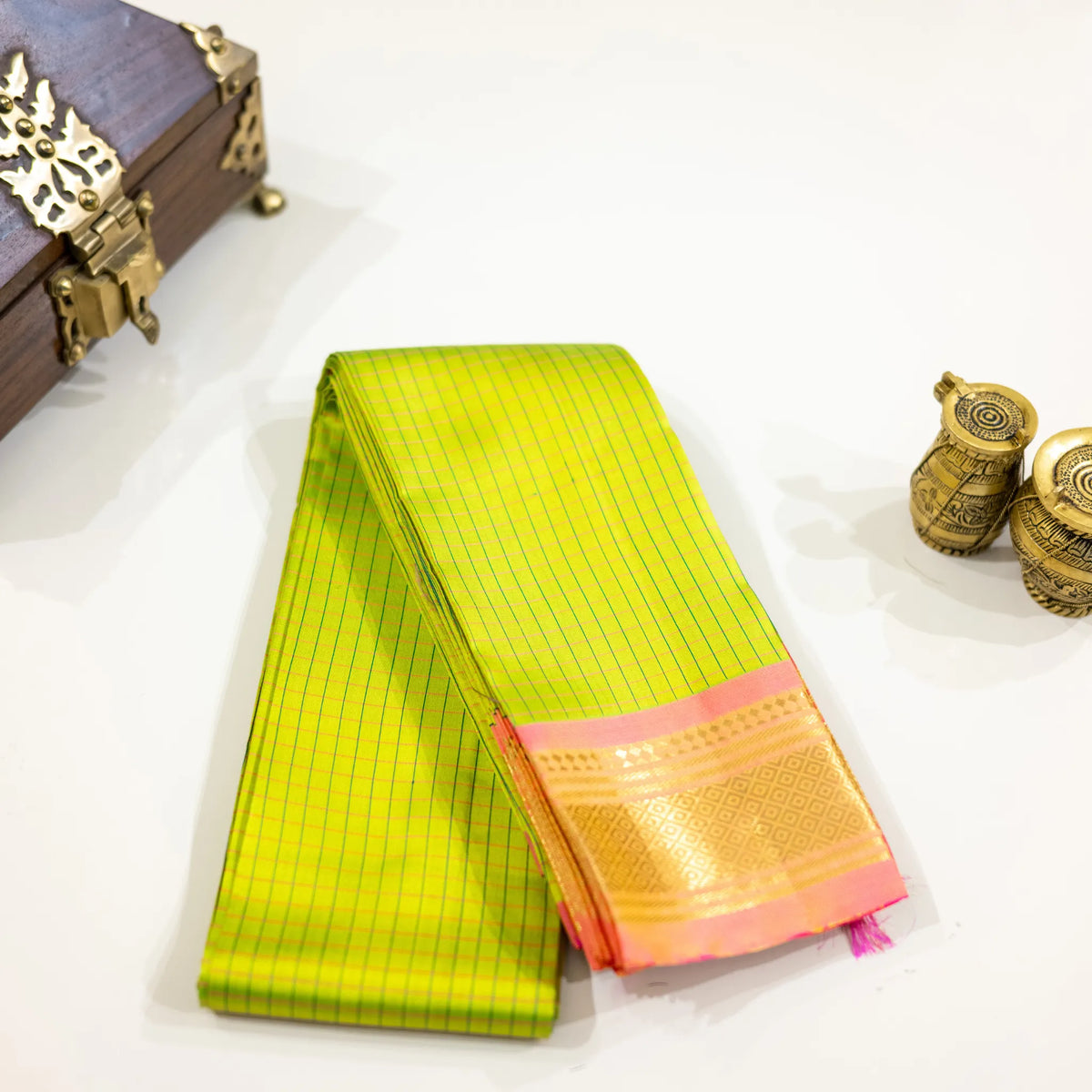 Green and pink Thirubhuvanam Silk Saree