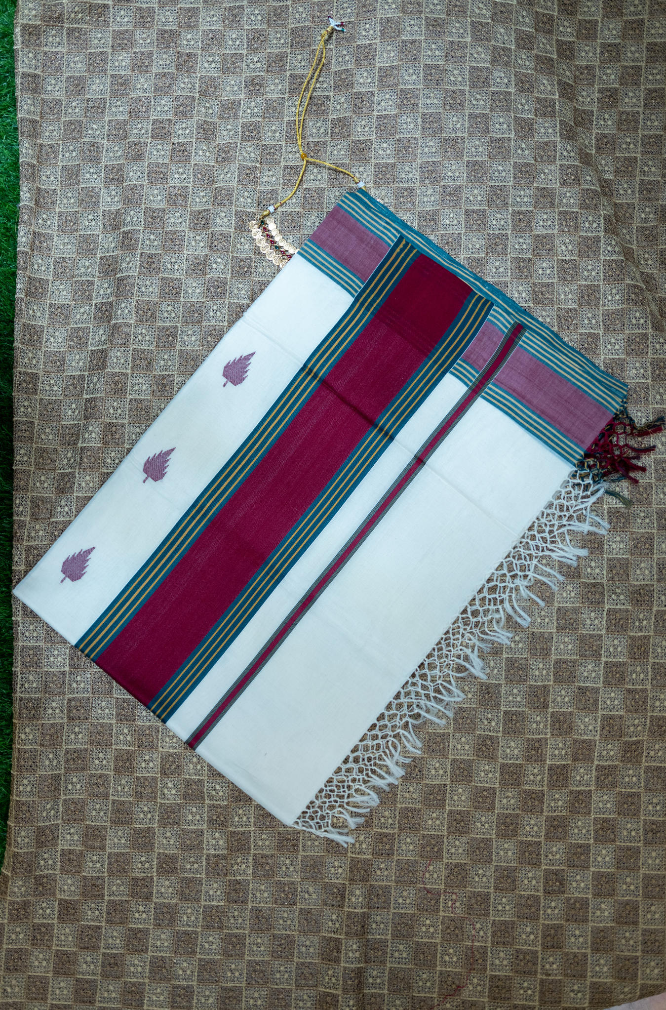 Traditional kerala handloom saree temple/leaf motif
