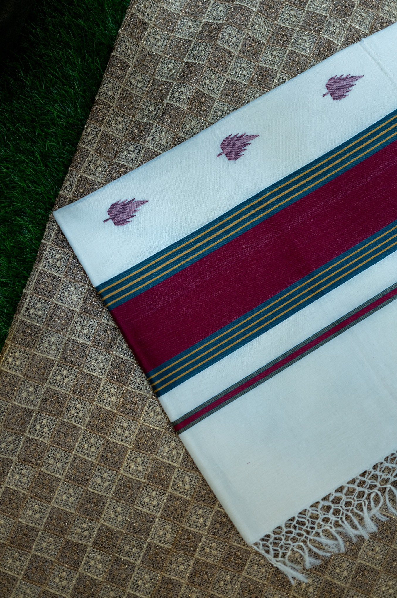 Traditional kerala handloom saree temple/leaf motif